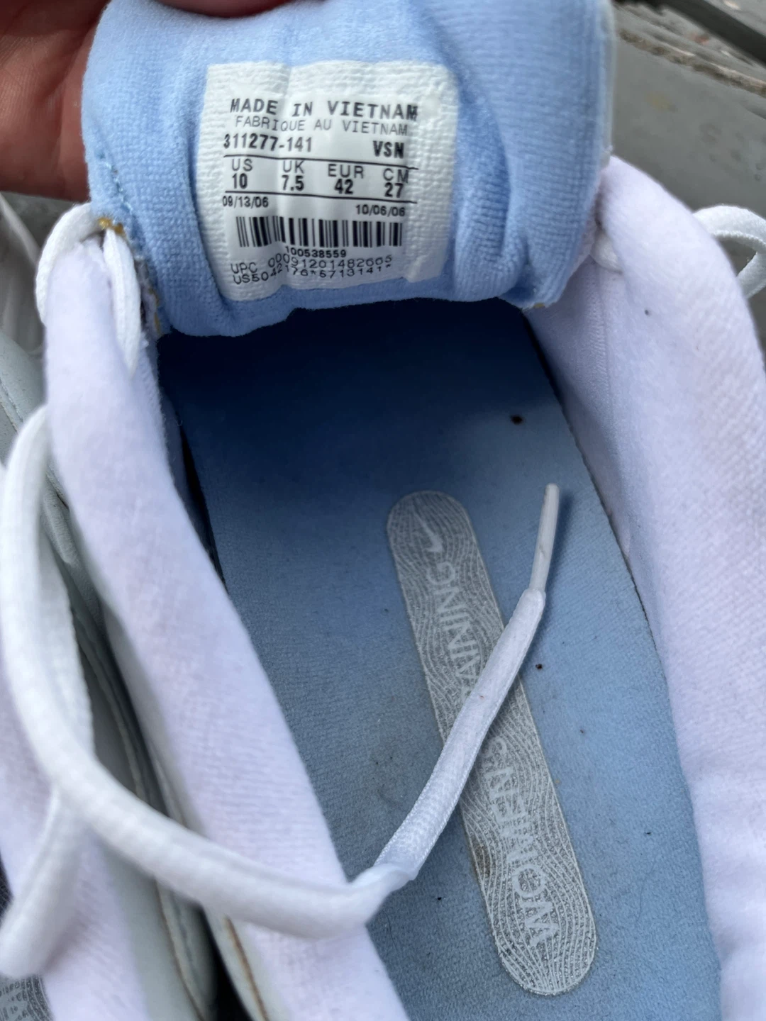 Nike Air Women's White Running Shoes Size 7.5 - photo 4