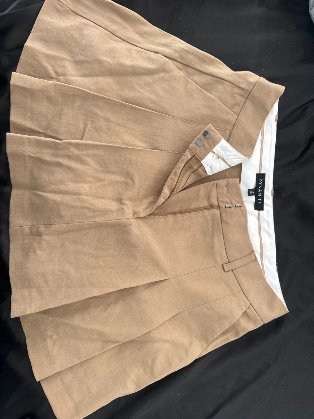 Dynamite Khaki Pleated Short skirt
