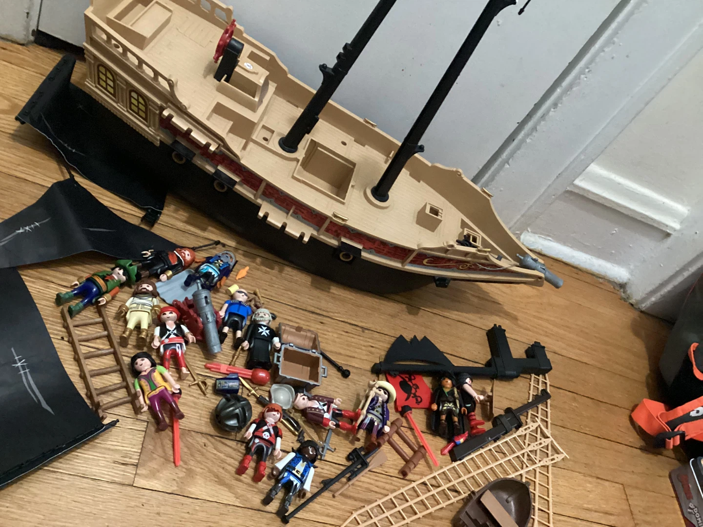 Rare Retro Playmobil Pirate Ship with Figures and Accessories - photo 3