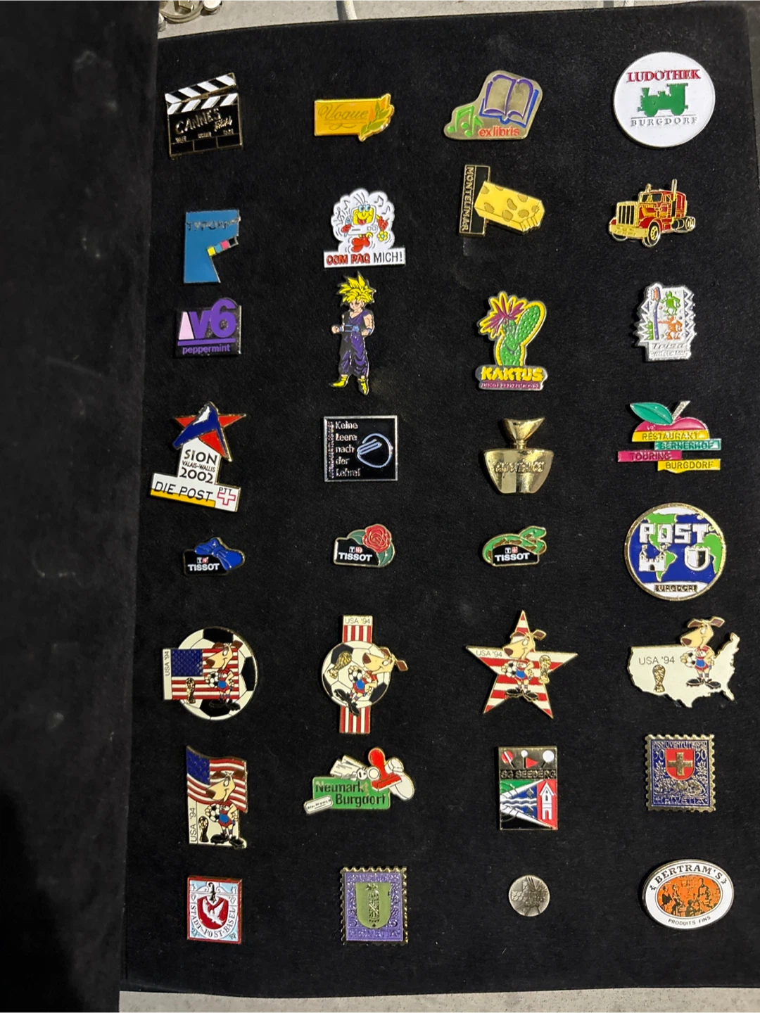 Collection of assorted enamel pins - photo 4