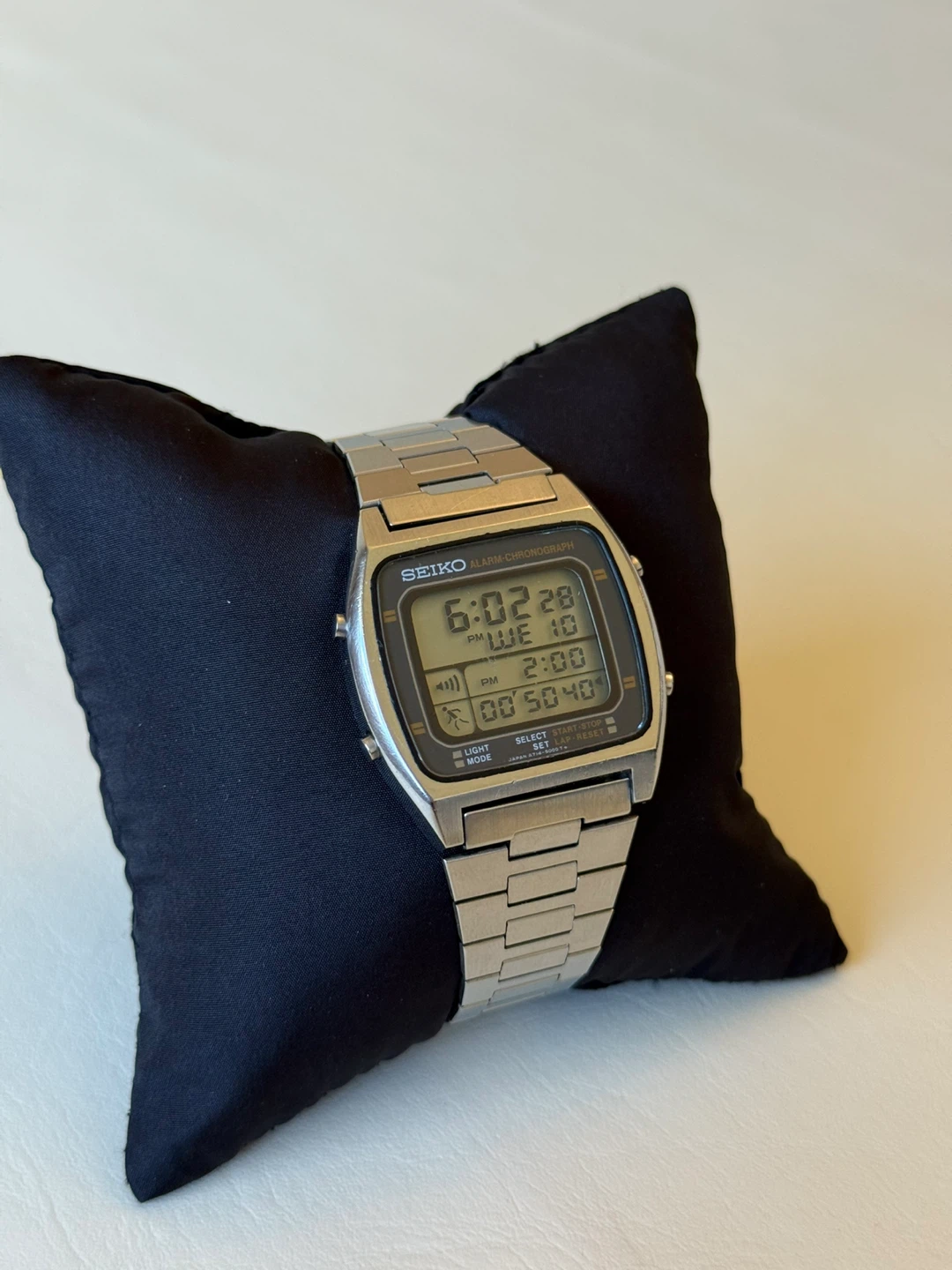 Vintage Seiko Men’s Watch A714 “Running Man” Digital Watch - photo 2