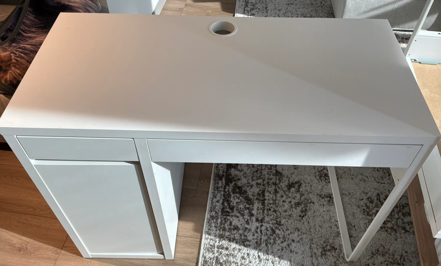 Desk - photo 5
