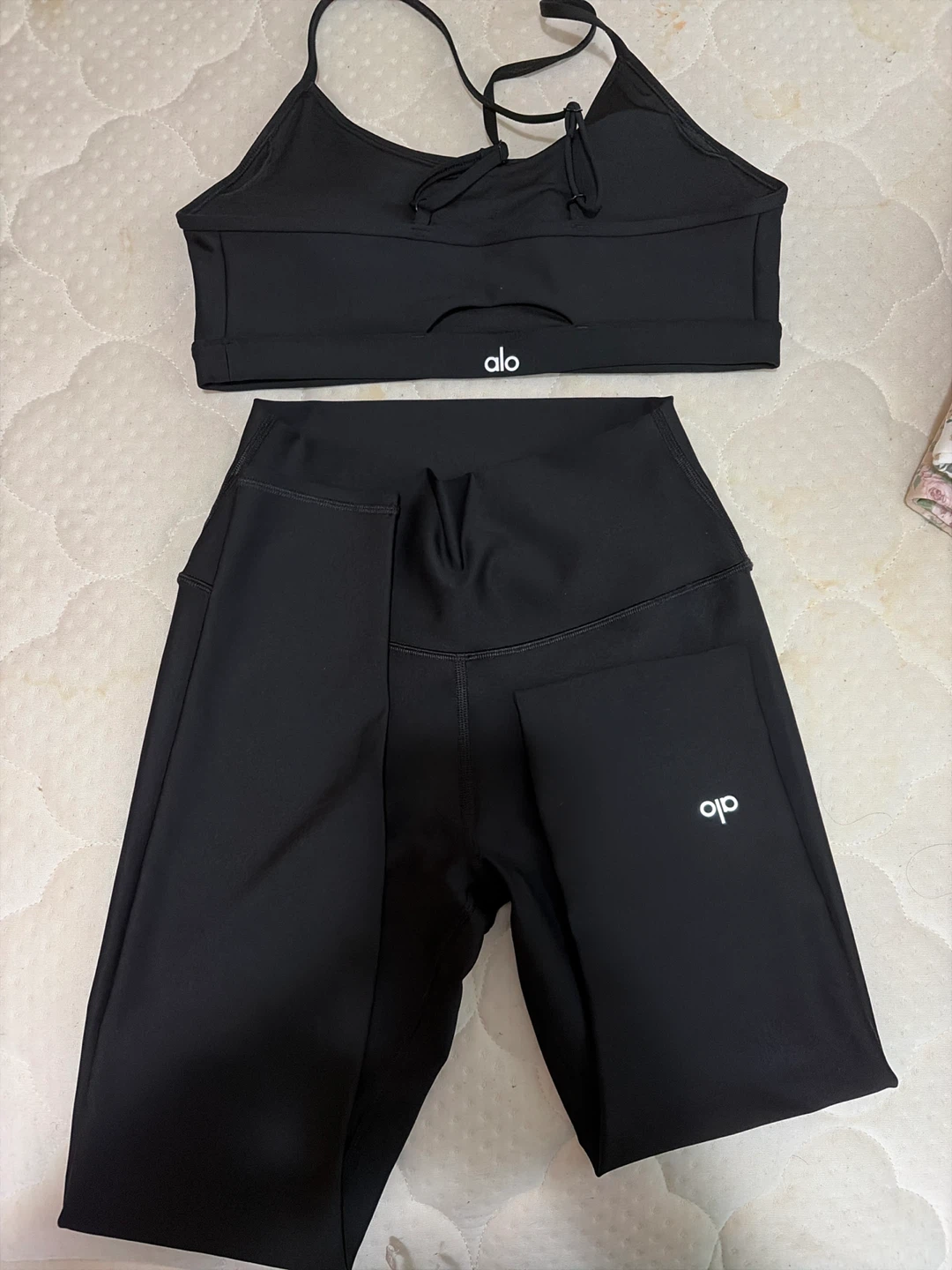 Alo Yoga Black Sports Bra and Bike Shorts Set - Size M/L