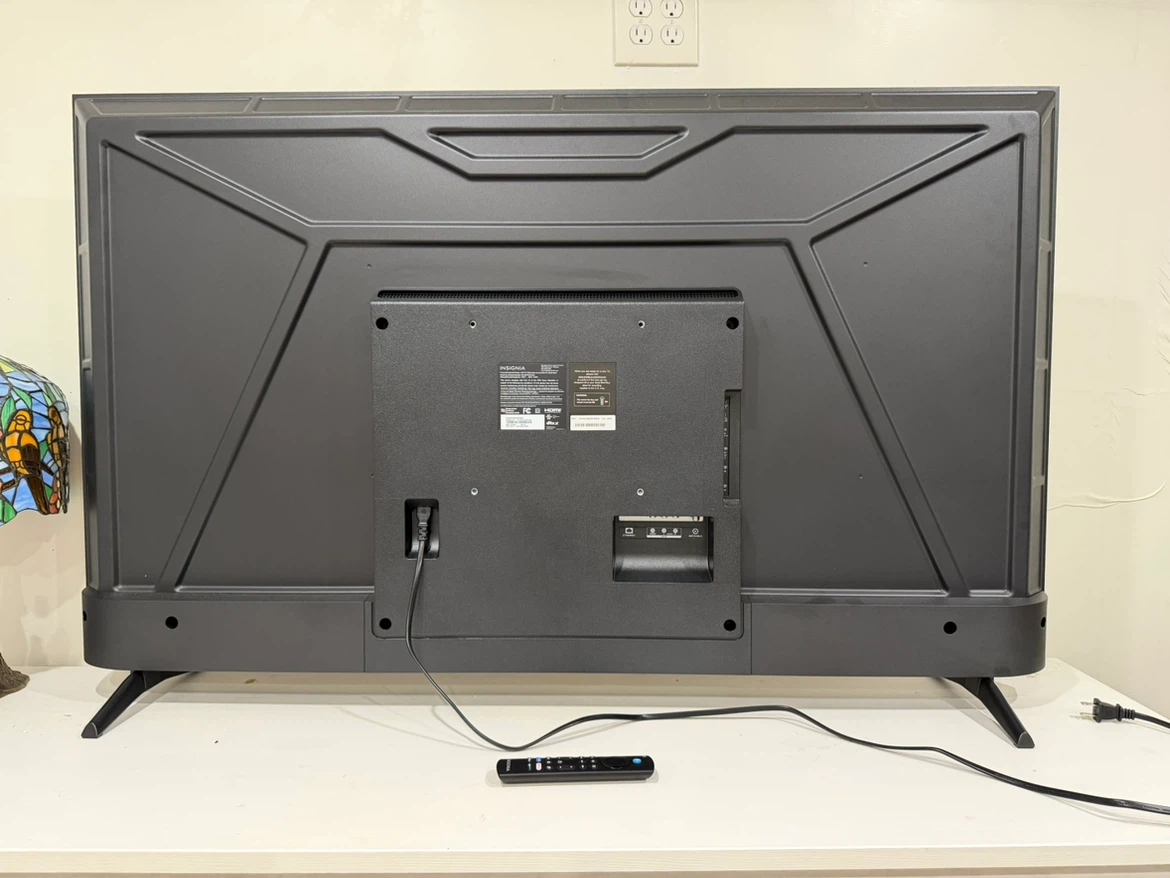 55” Insignia TV - photo 2