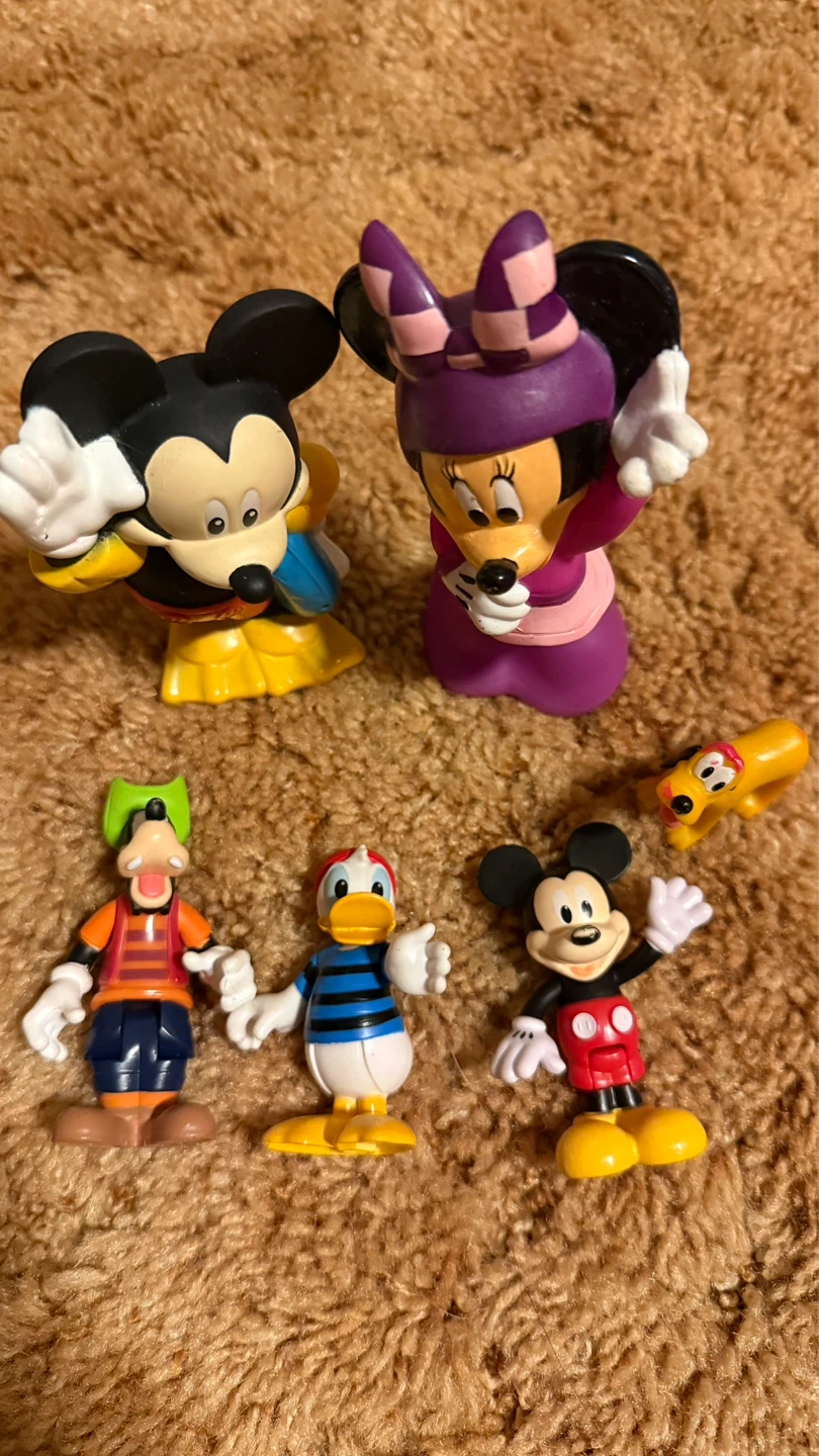 Disney  Figurines Mickey, Minnie, Pluto, Donald, Goofy set $10