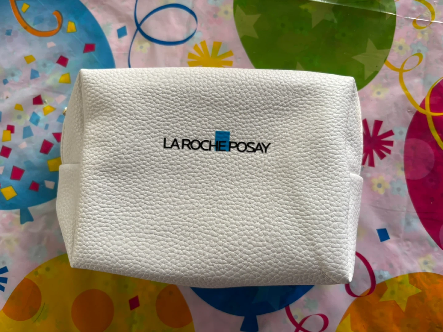 A New La Roche-Posay White Cosmetic Bag - photo 3