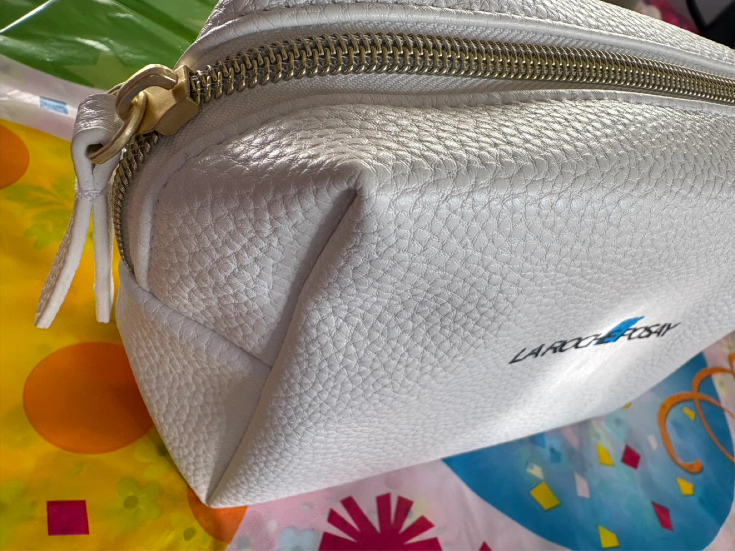 A New La Roche-Posay White Cosmetic Bag - photo 5