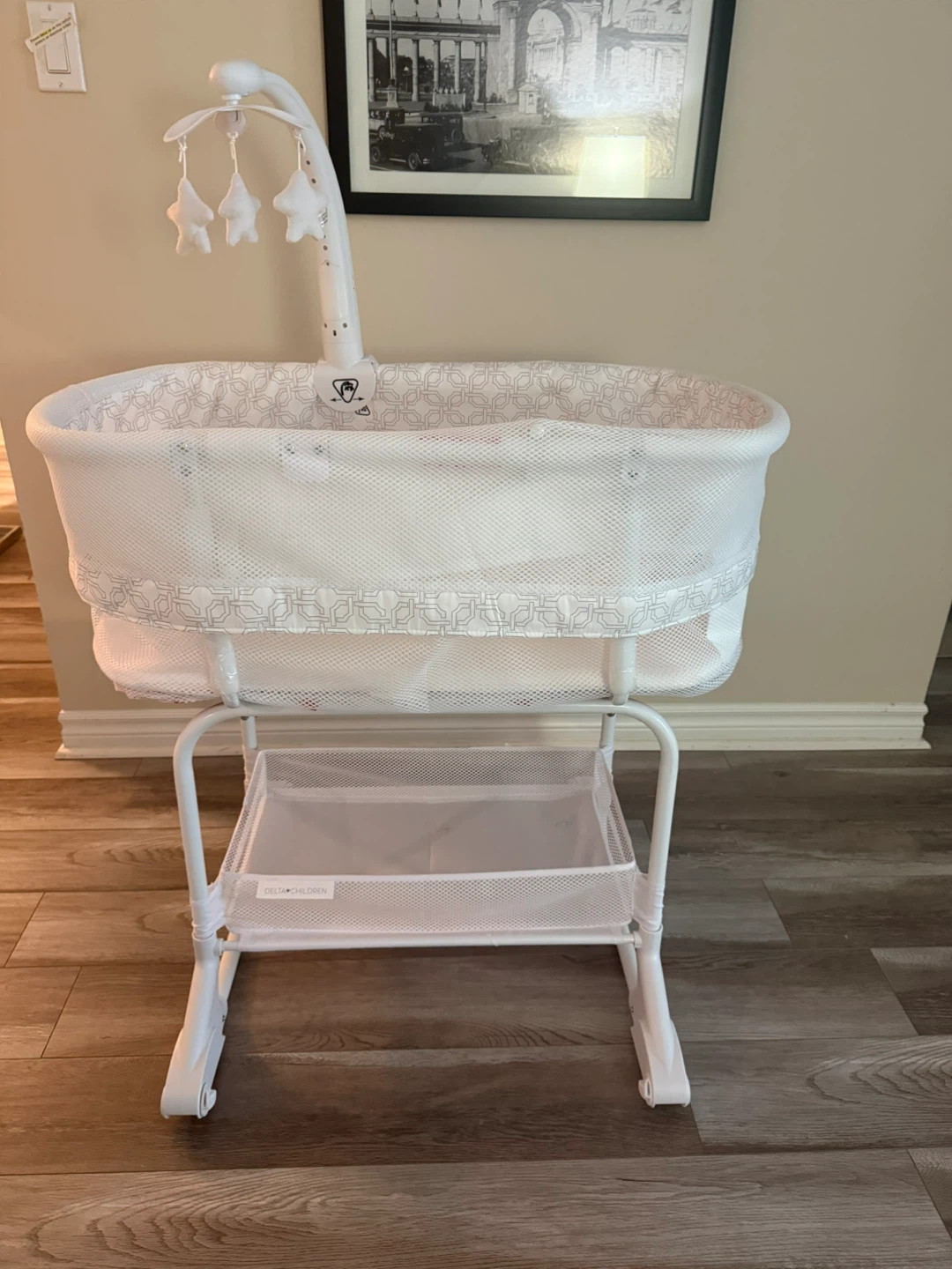 Delta Children Bassinet with Airflow Mesh - photo 2