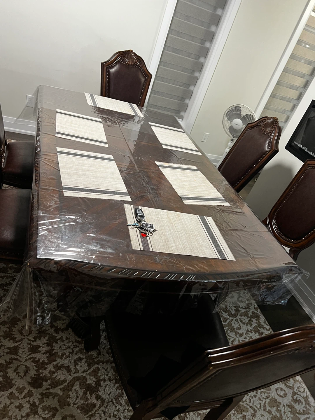 moving sale, Traditional Dining Table and Chairs Set - photo 2
