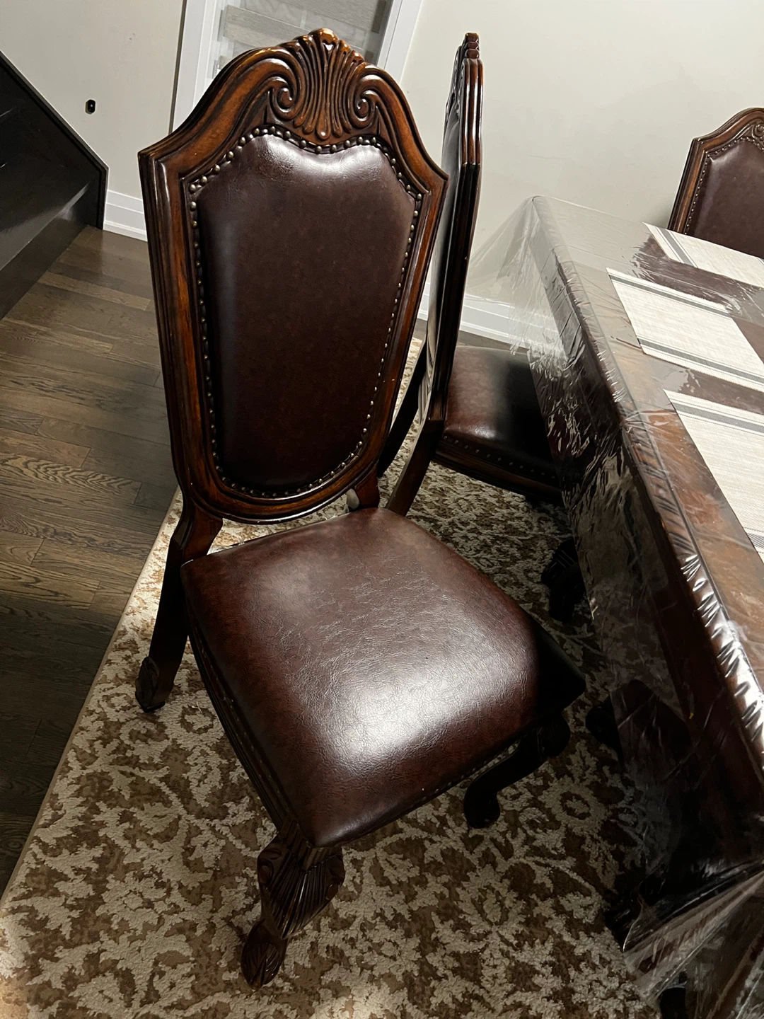 moving sale, Traditional Dining Table and Chairs Set - photo 3