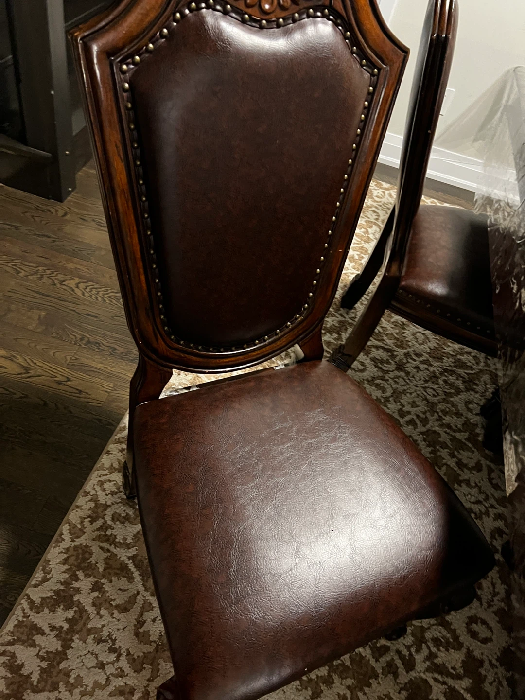 moving sale, Traditional Dining Table and Chairs Set - photo 5