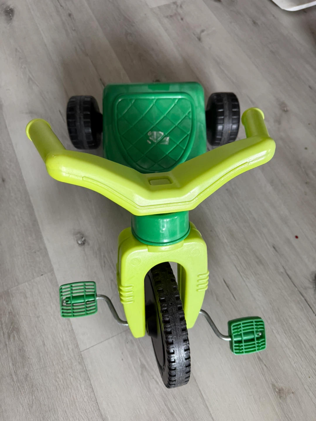 Plastic Tricycle / Ride-On Trike  (Great Condition) - photo 2
