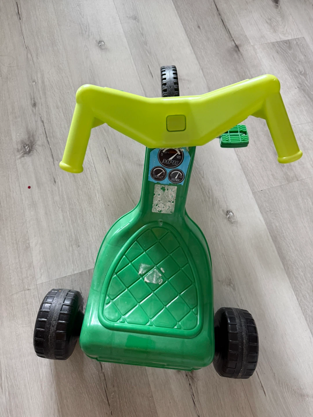 Plastic Tricycle / Ride-On Trike  (Great Condition) - photo 3