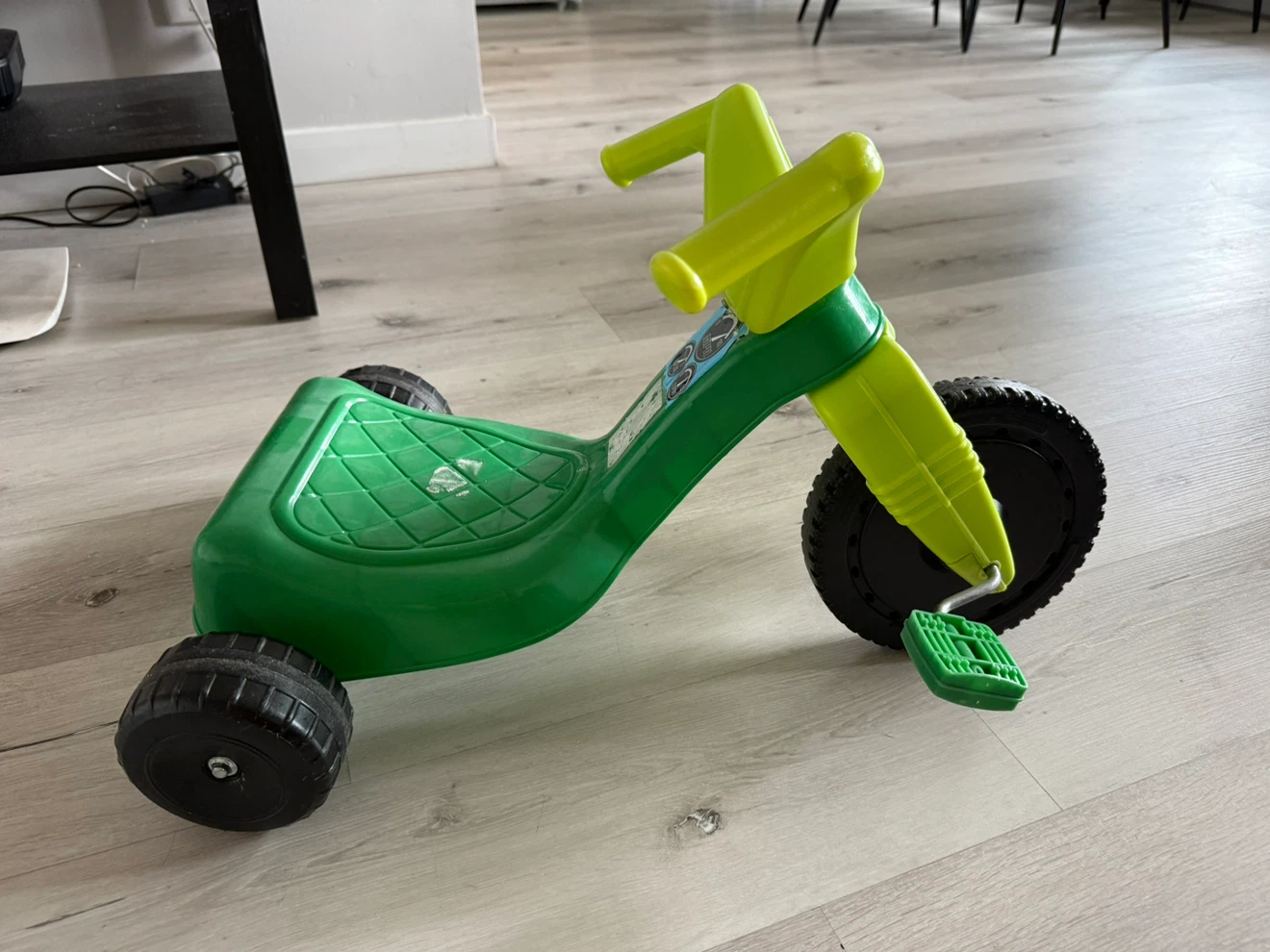 Plastic Tricycle / Ride-On Trike  (Great Condition) - photo 4