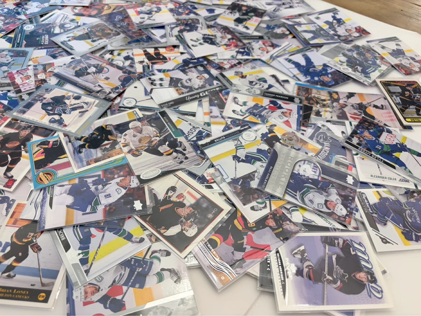 Collection Over 200 Vancouver Canucks Hockey Cards - photo 2