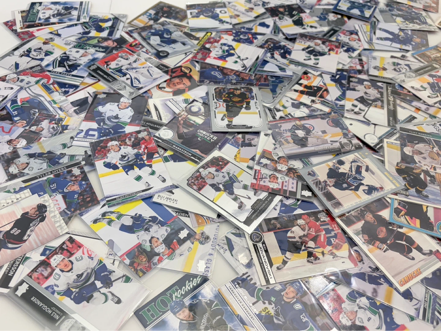 Collection Over 200 Vancouver Canucks Hockey Cards - photo 3