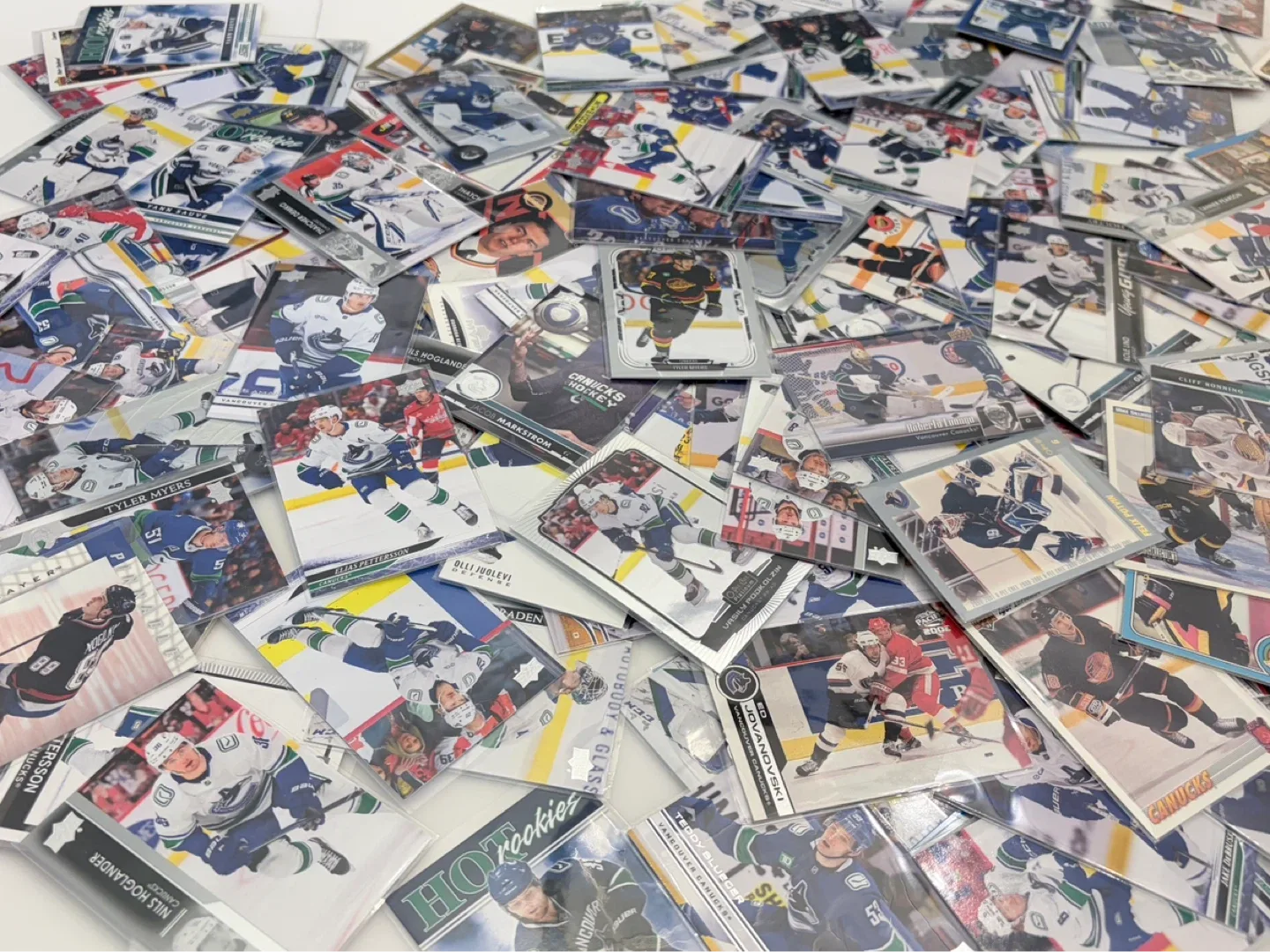 Collection Over 200 Vancouver Canucks Hockey Cards - photo 3