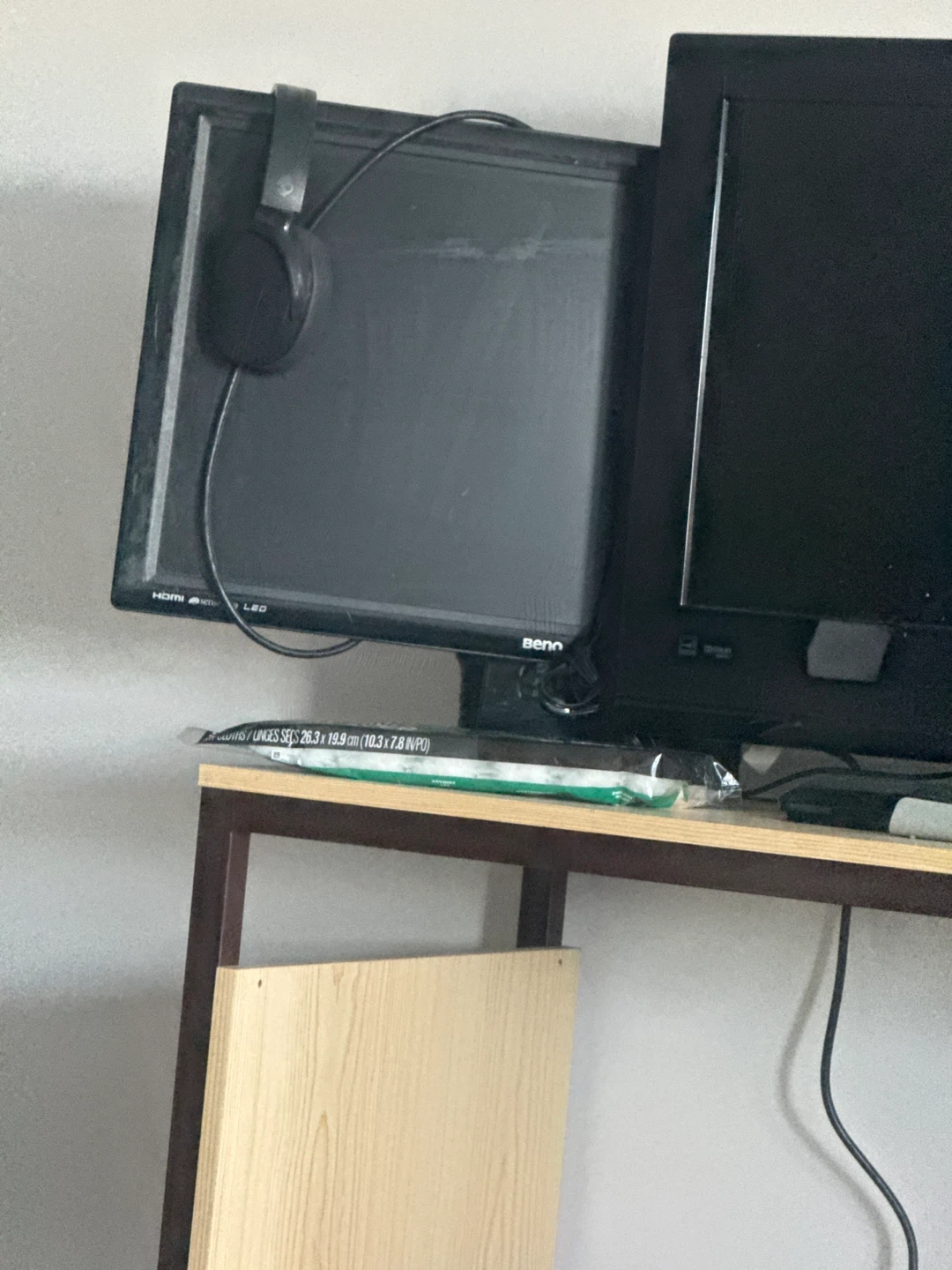 Beno Monitor with Headphones