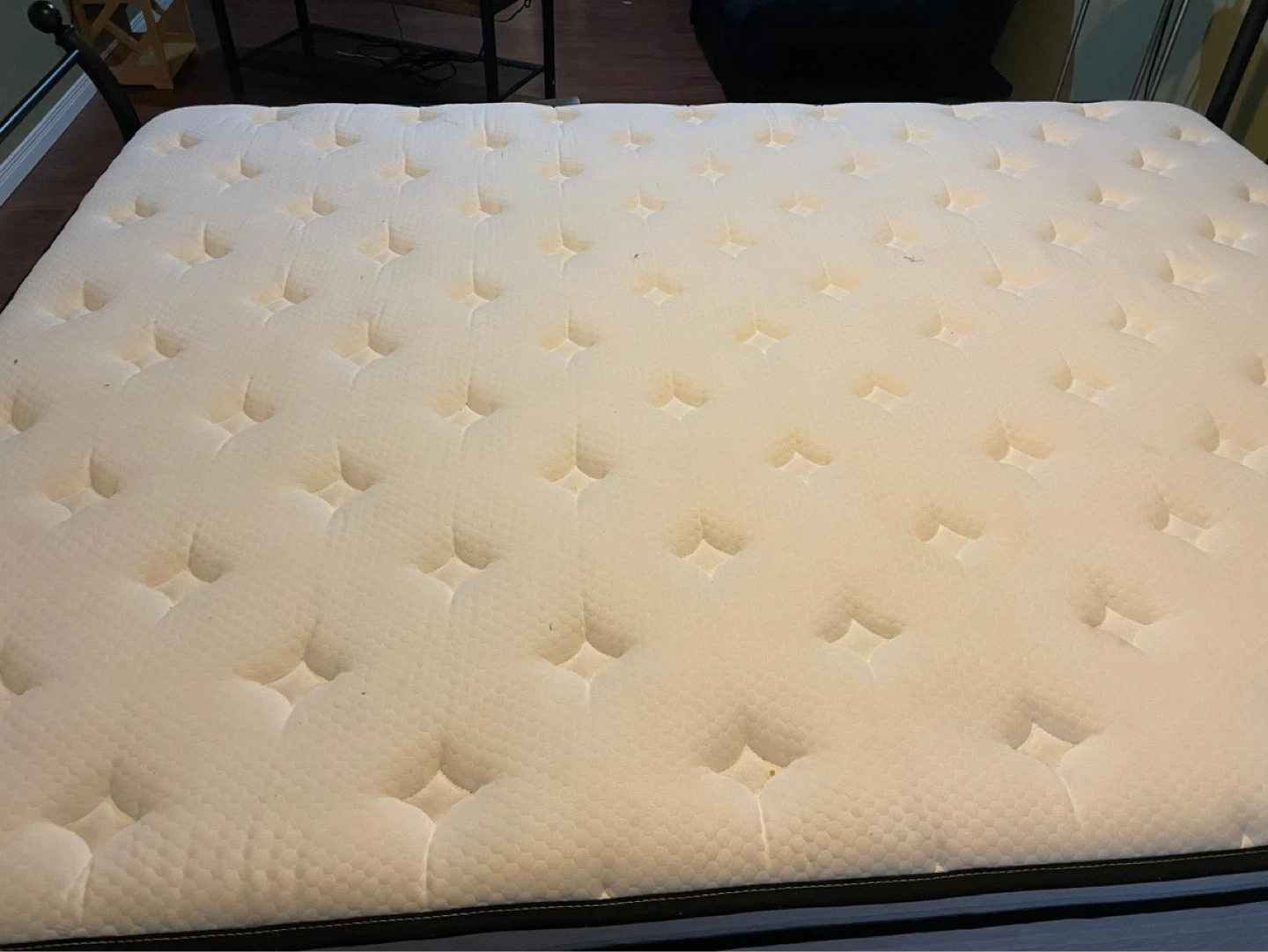 Brand new queen size bed and metal frame - photo 3