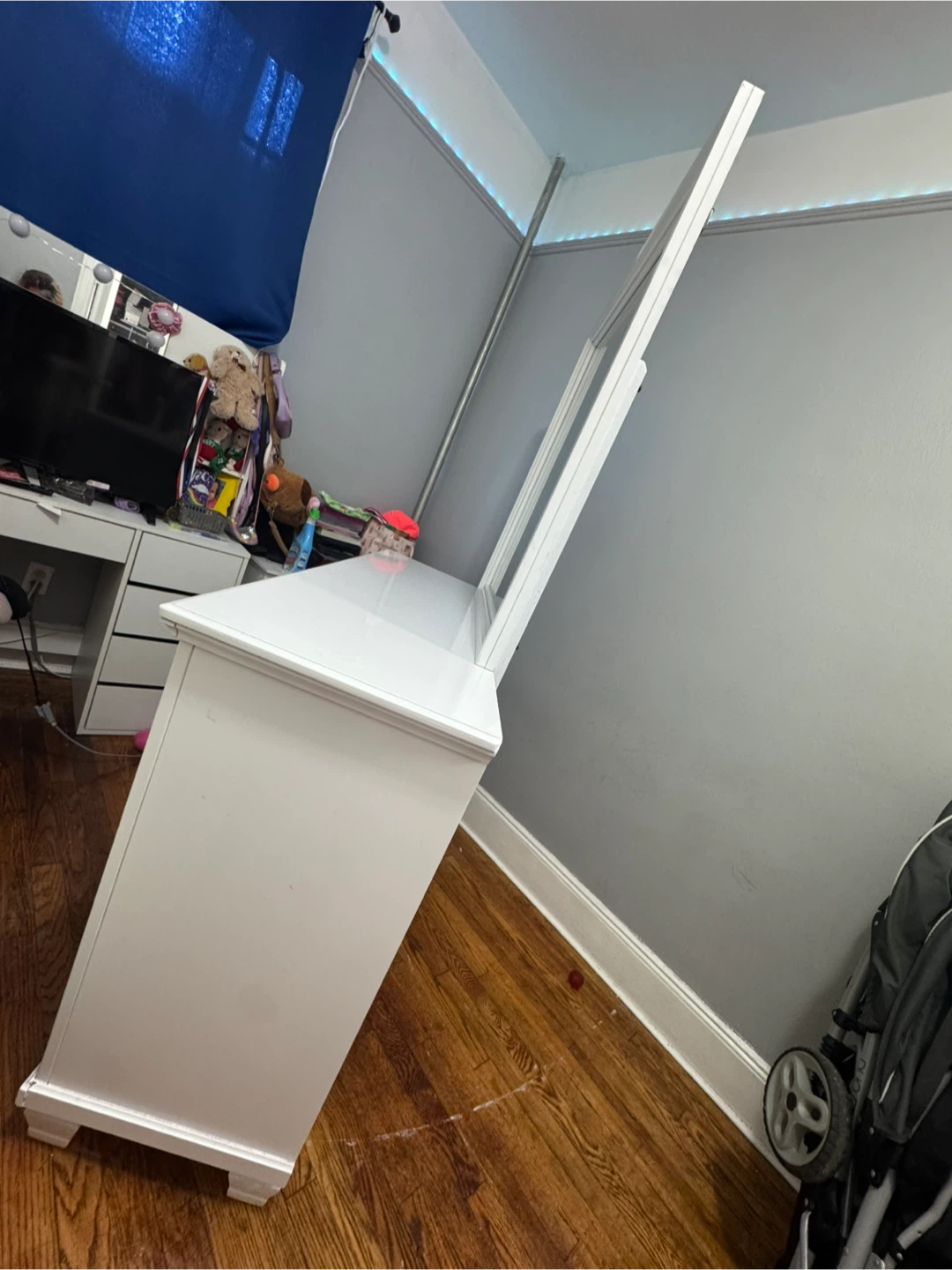 White Dresser with Mirror - photo 3