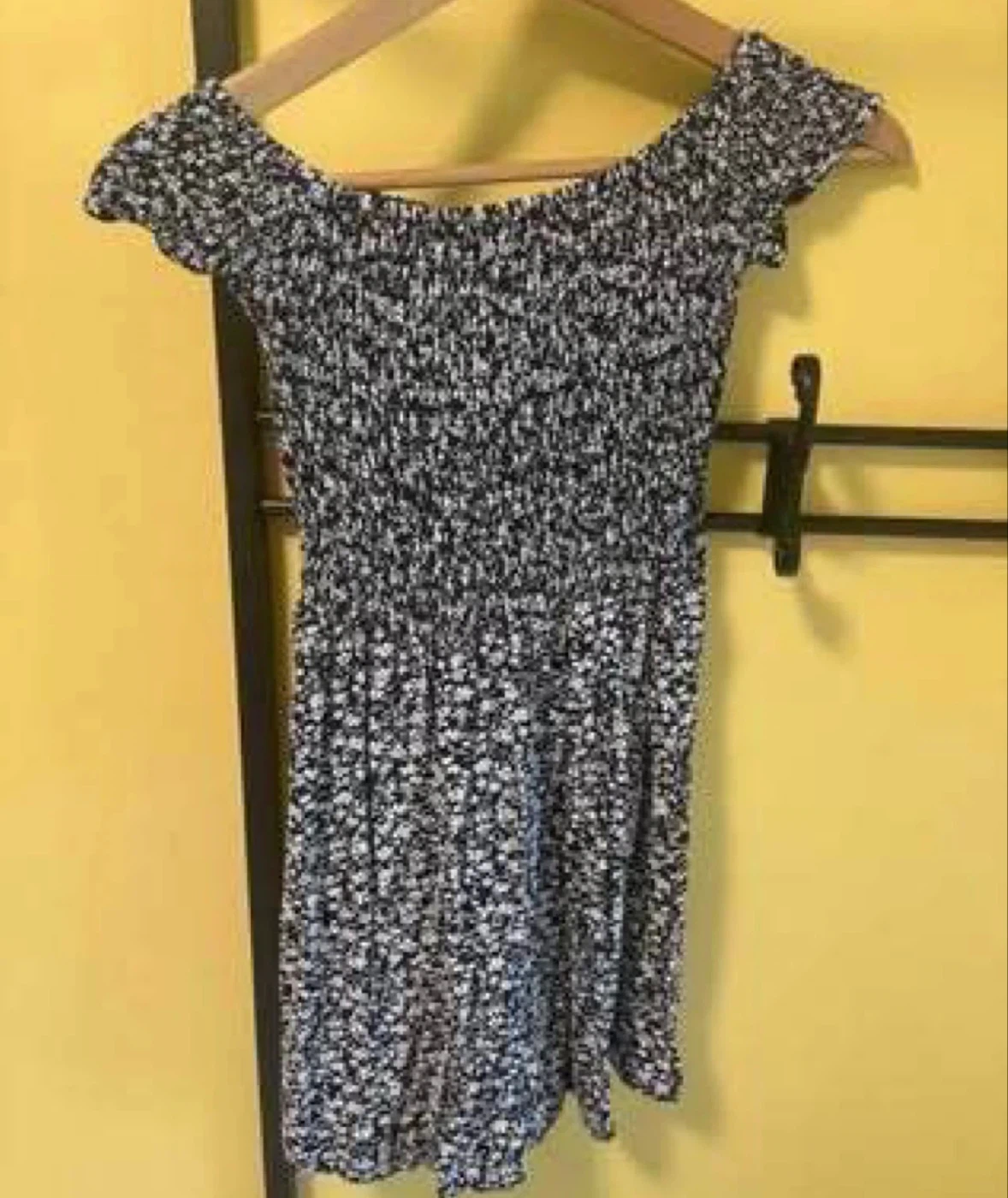 2 dresses & 2 rompers (Small) (Never worn)(All for FREE) - photo 2