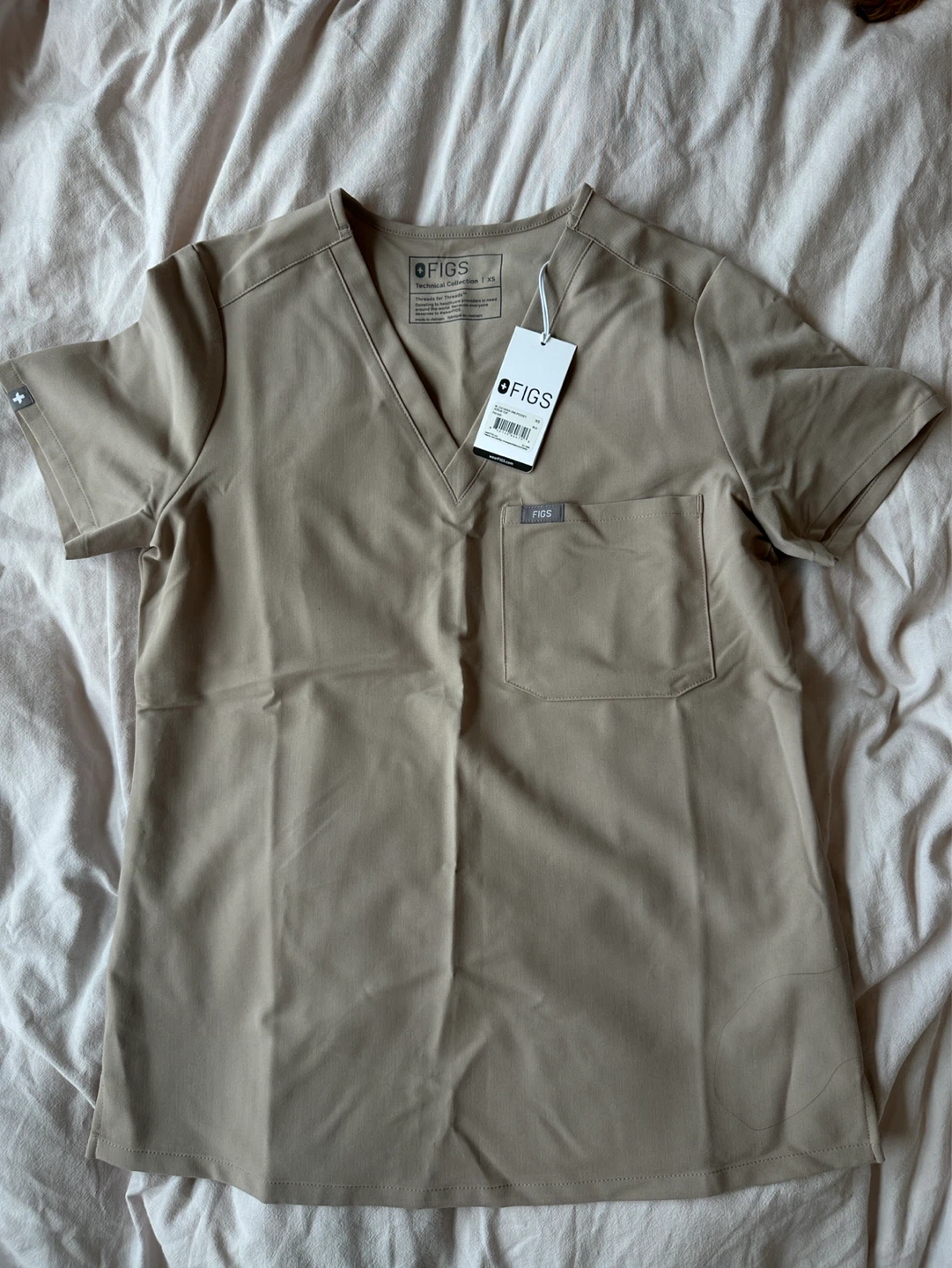FIGS Scrub Top and Pants Set - photo 2