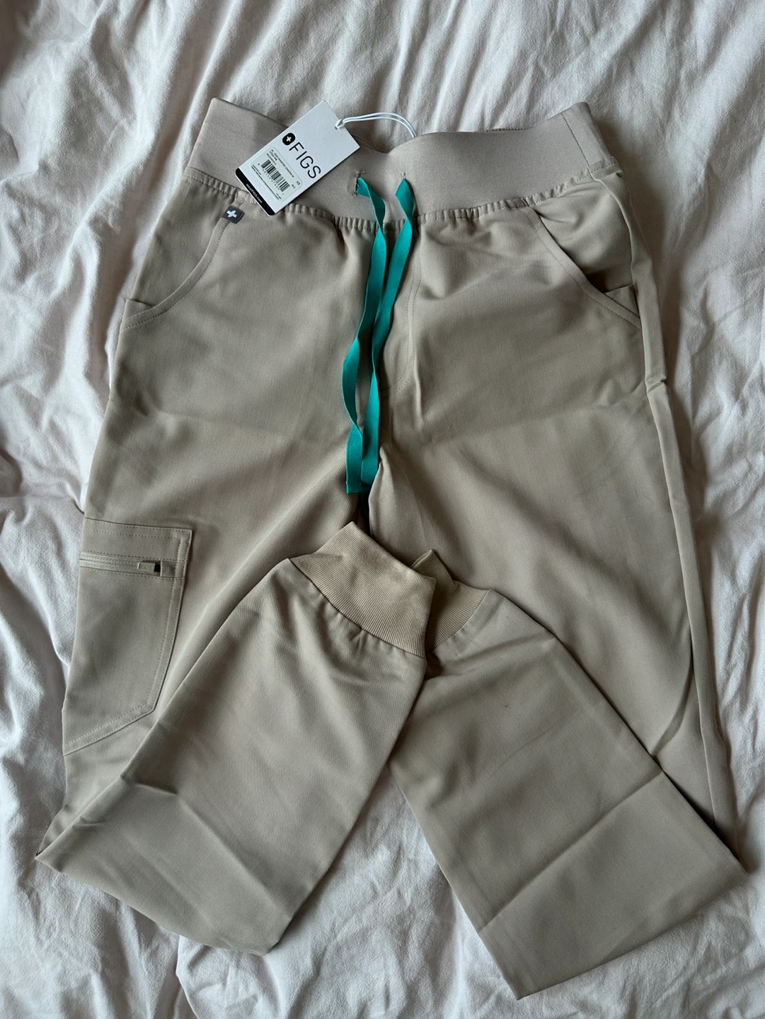 FIGS Scrub Top and Pants Set - photo 3