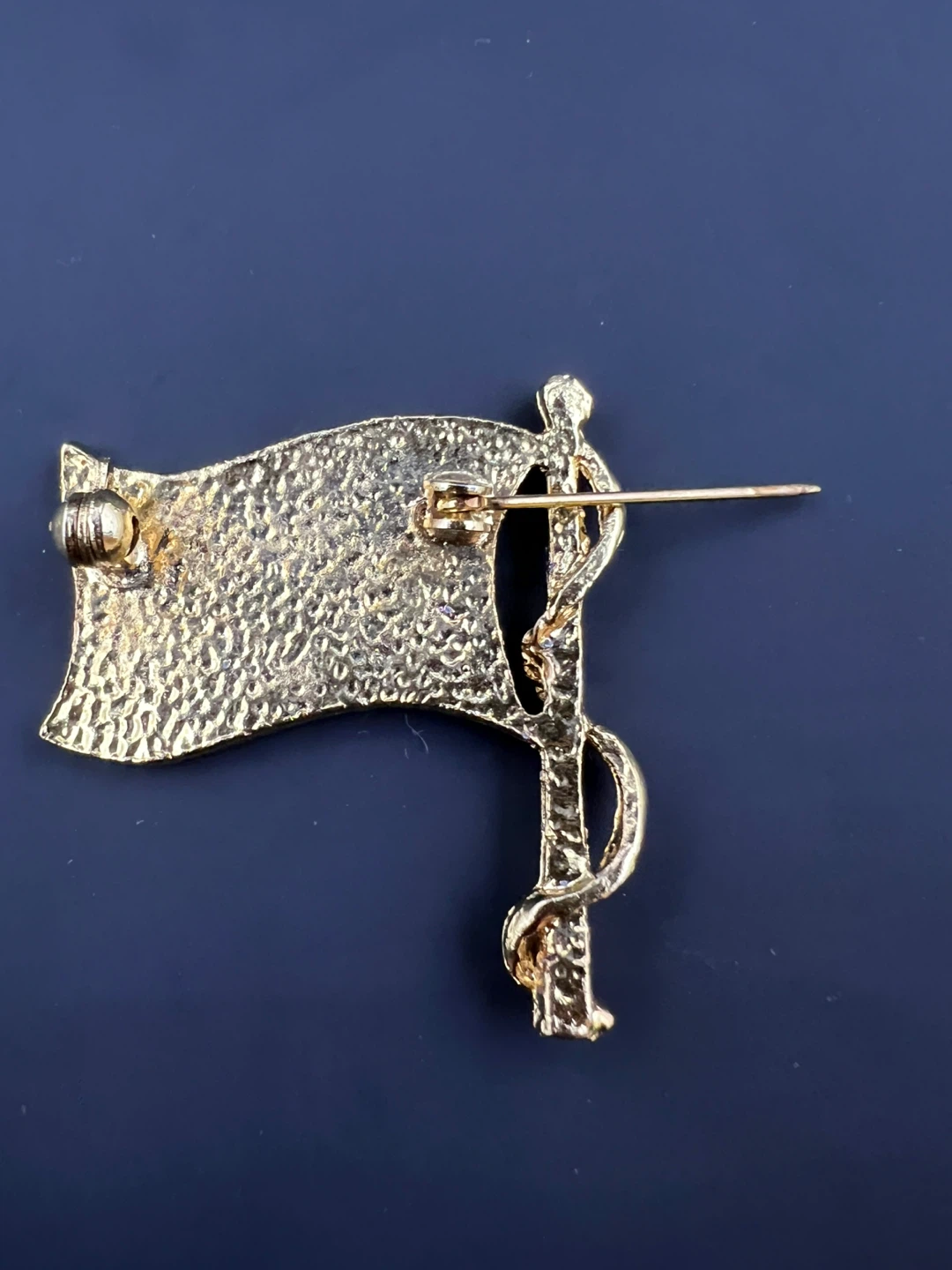 Vintage Canadian Flag Lapel Pin - photo 3