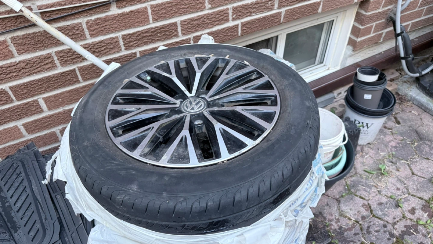 Volkswagen Alloy Rim with Tire