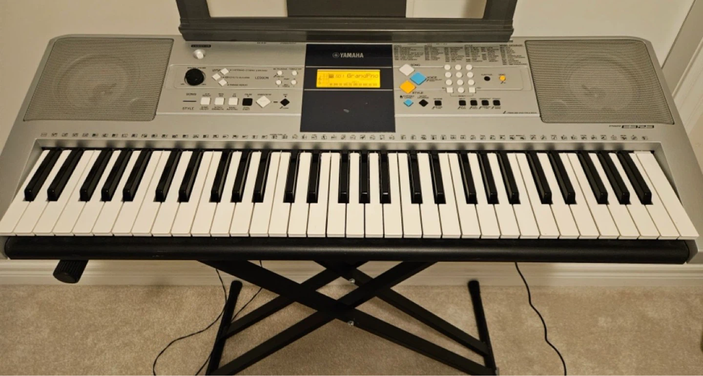 Yamaha PSR-E323 Keyboard