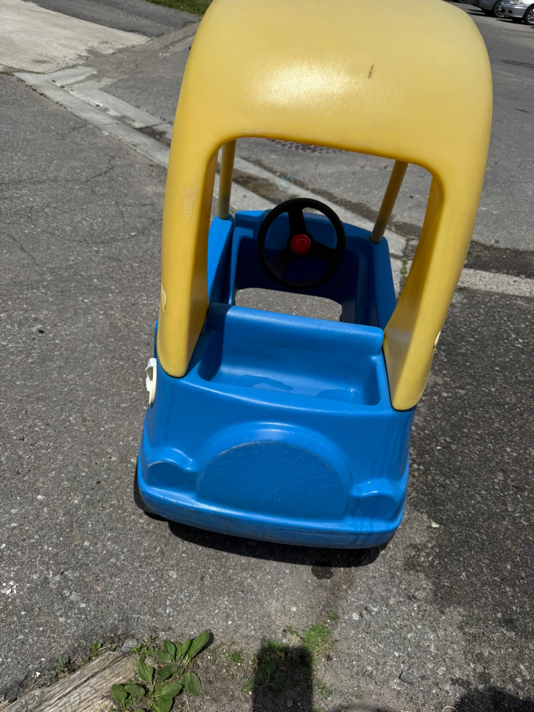 Little Tikes Cozy Coupe Ride-On Toy Car - photo 4