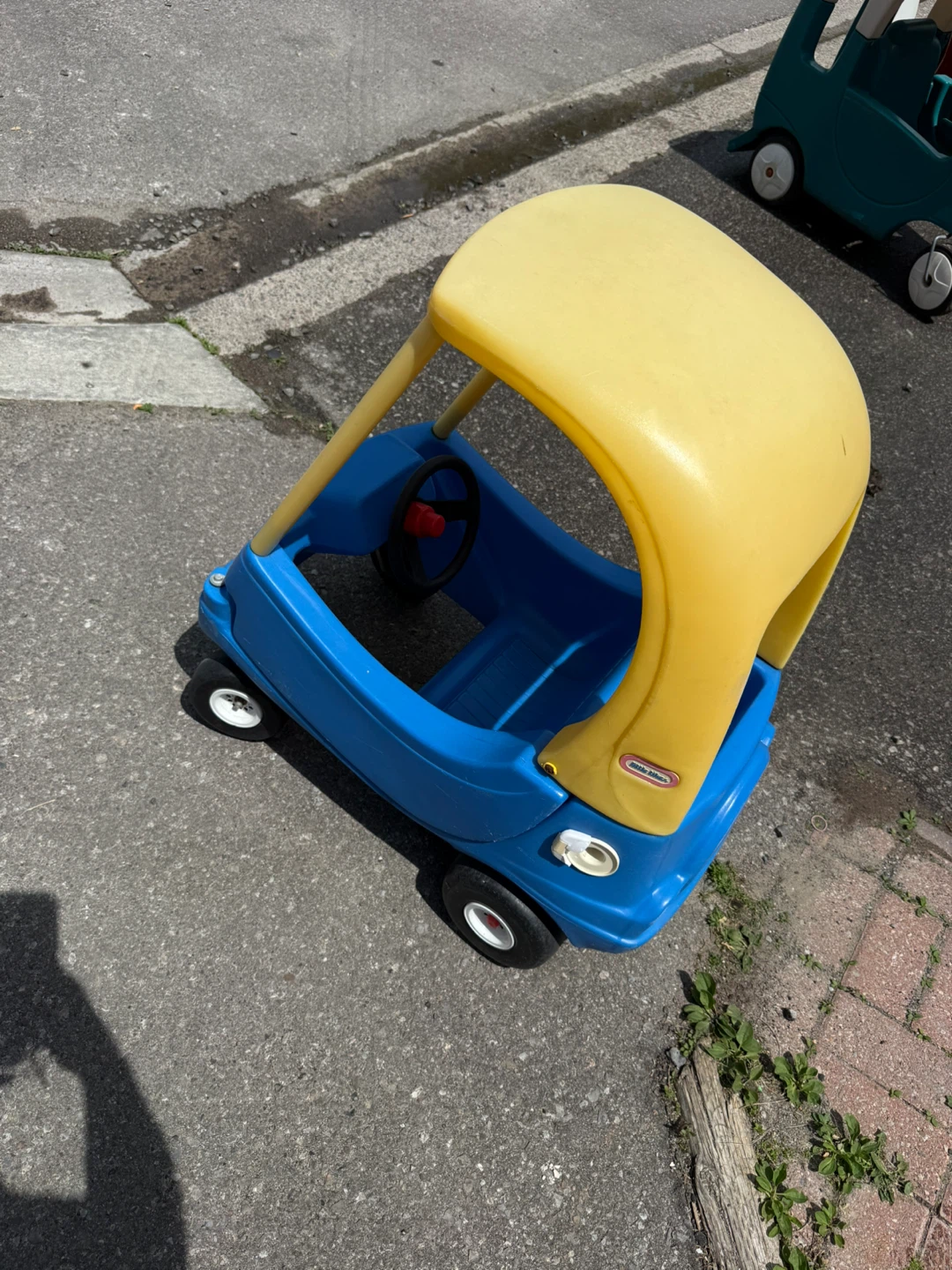 Little Tikes Cozy Coupe Ride-On Toy Car