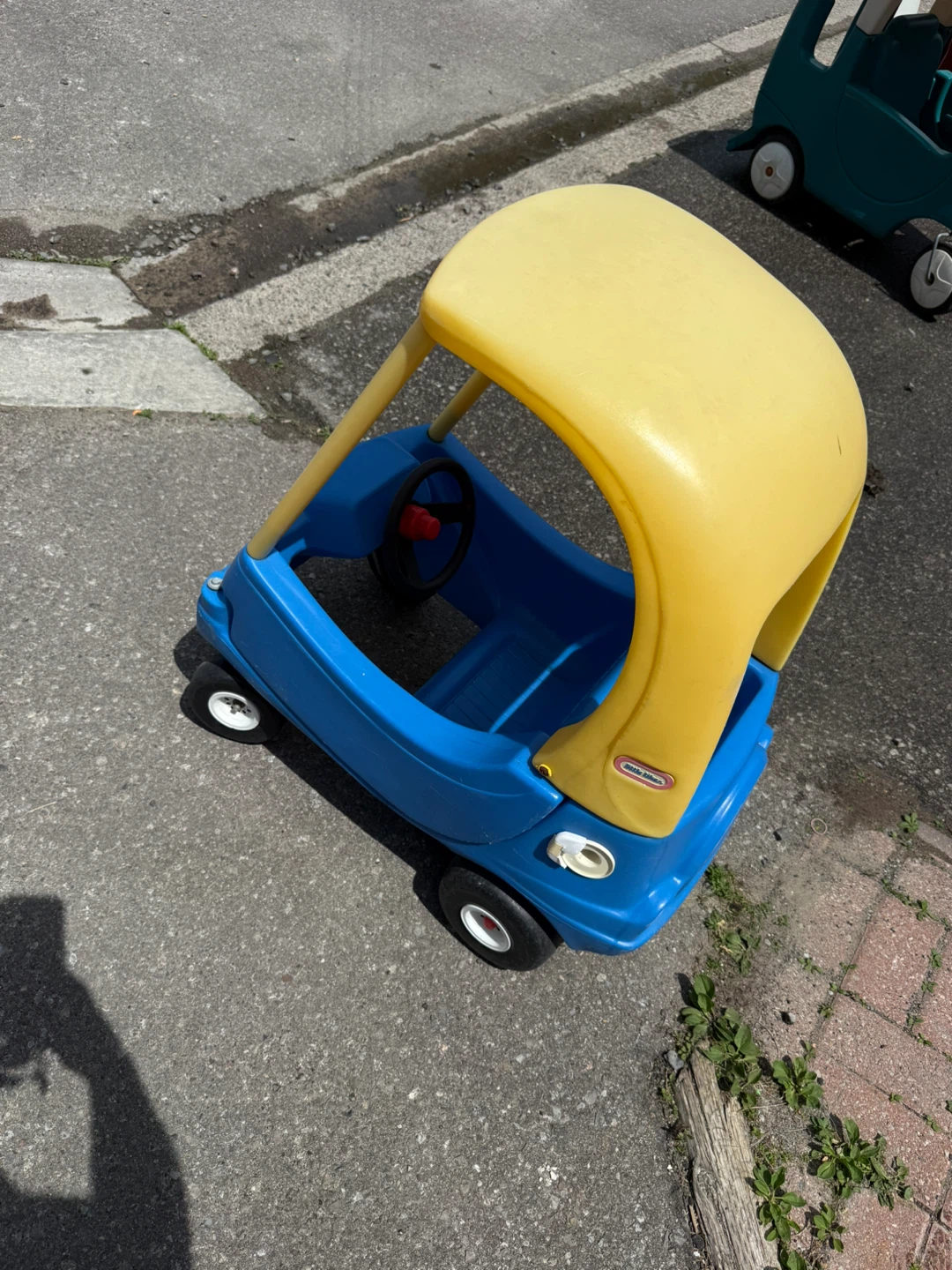 Little Tikes Cozy Coupe Ride-On Toy Car - photo 3