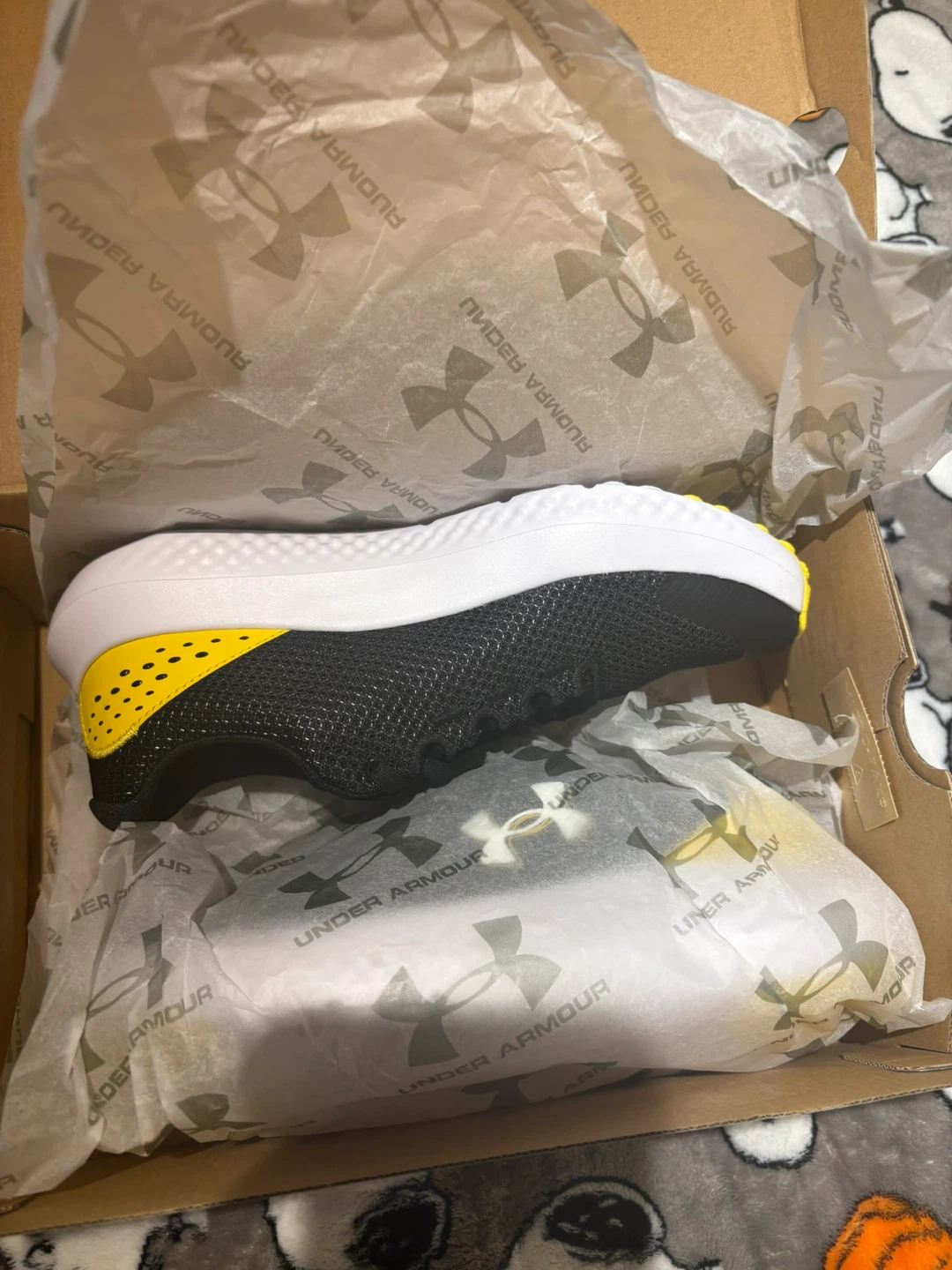 Under Armour UA BGS Surge 4 Shoes Black/Yellow Size 5.5Y - photo 2