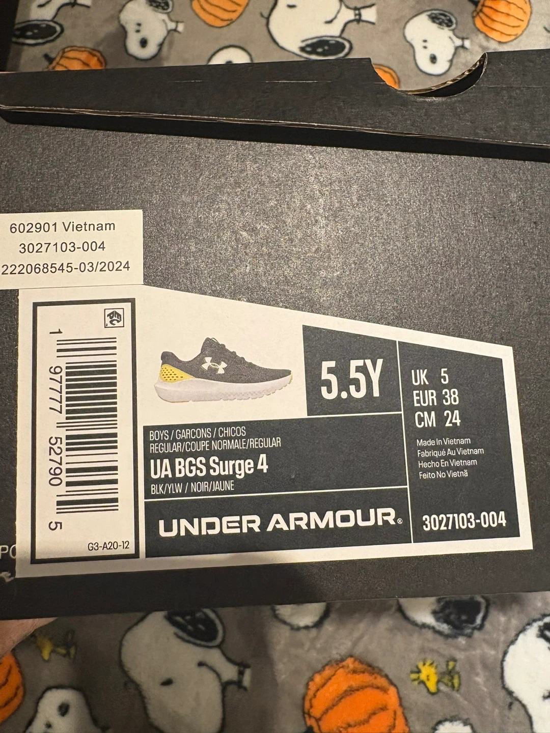 Under Armour UA BGS Surge 4 Shoes Black/Yellow Size 5.5Y