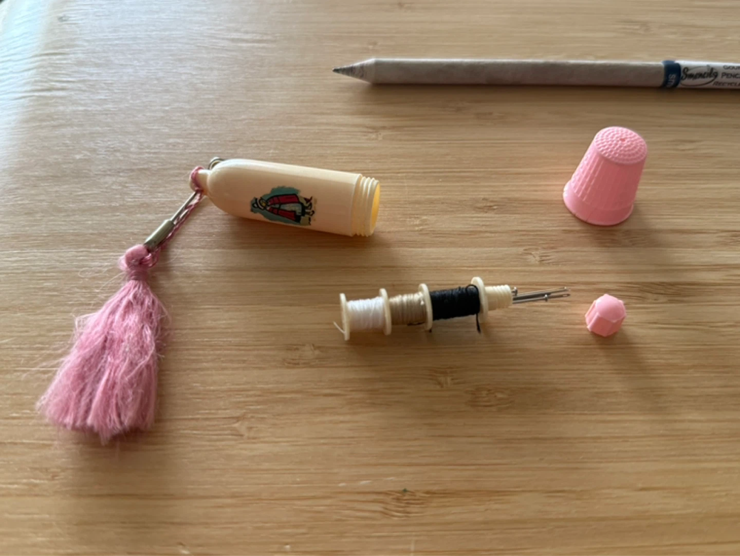 Vintage Sewing Travel Kit - photo 2