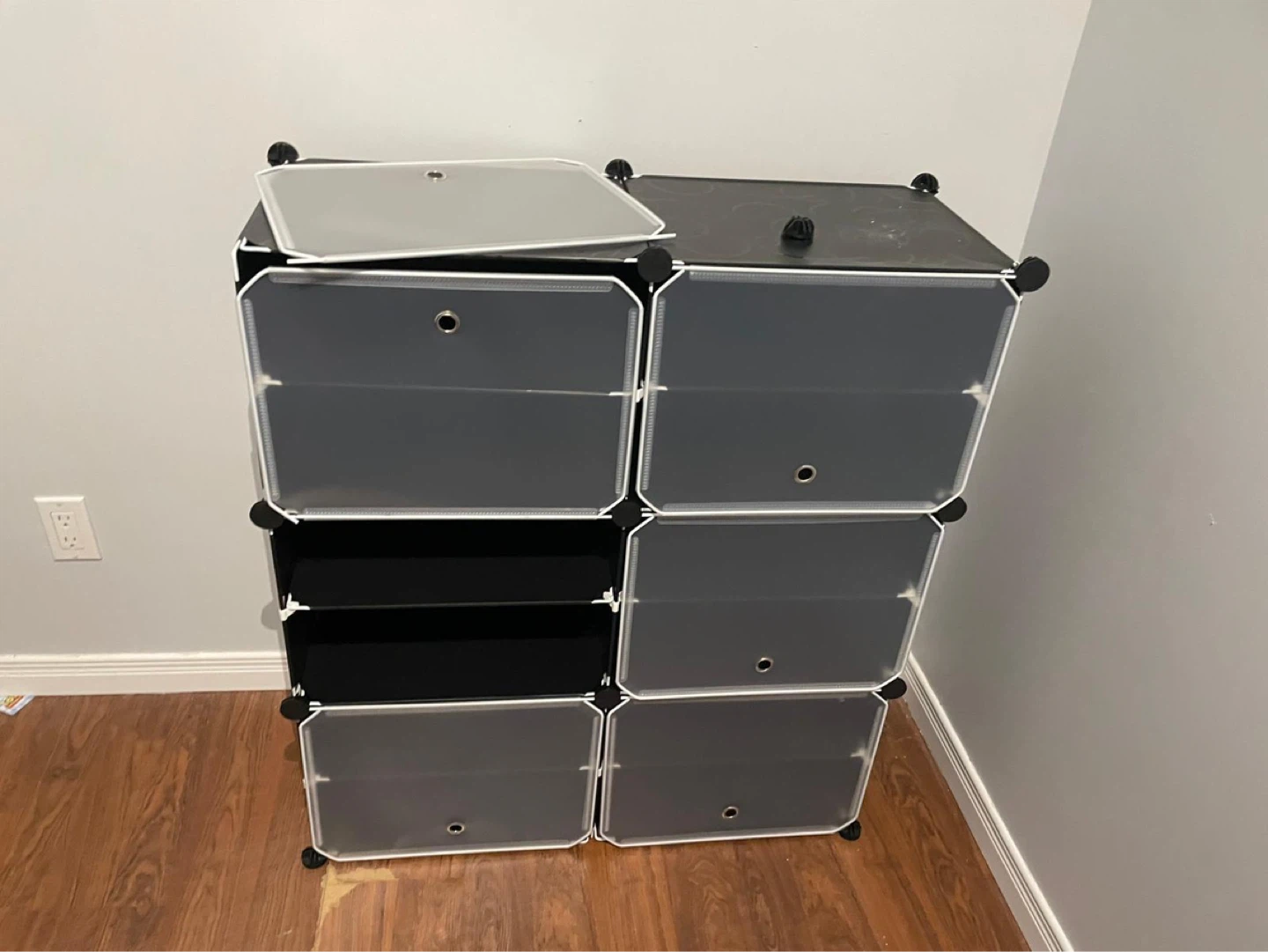 Organizational tote with six windowed sections