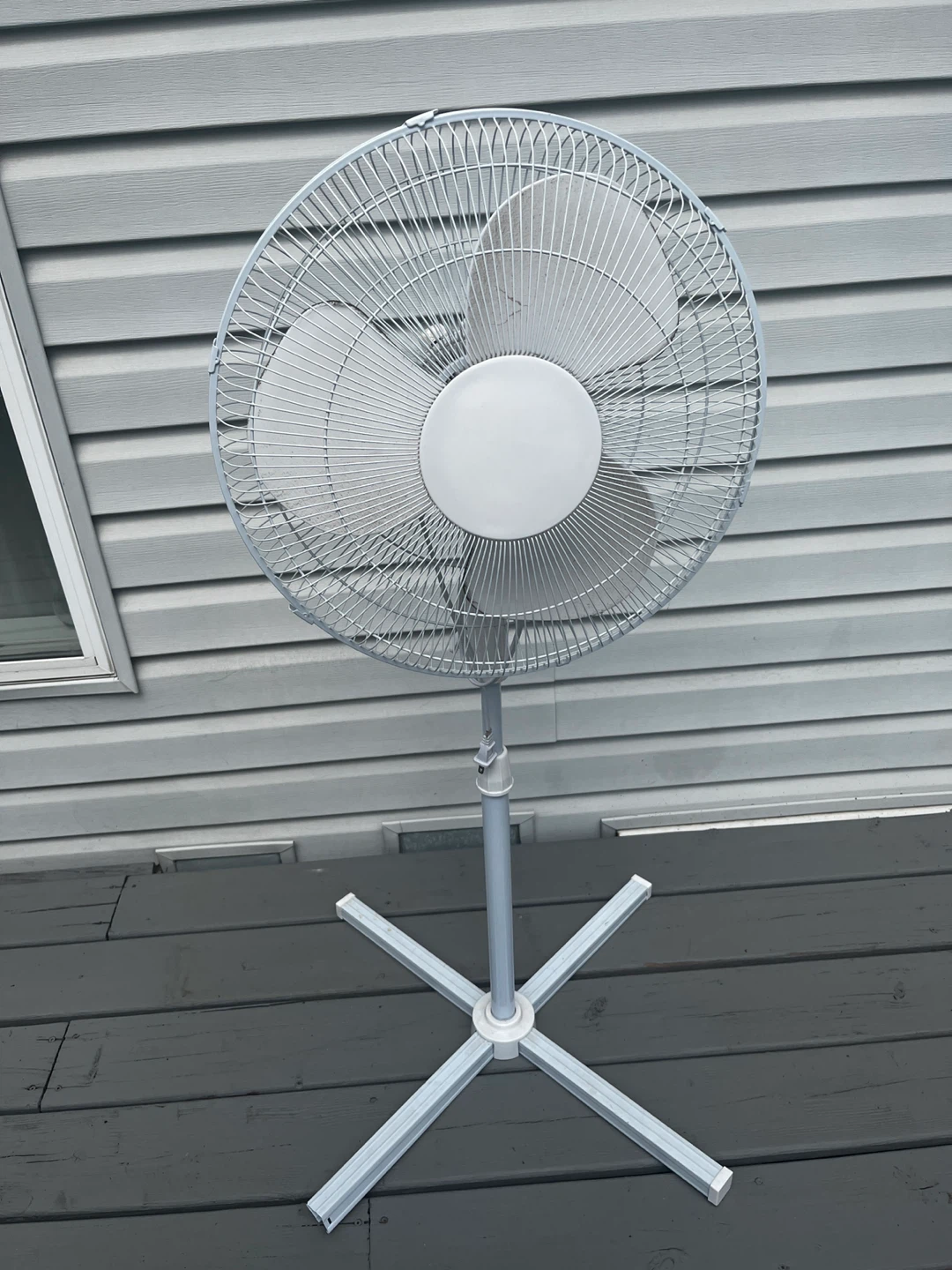 Standing fan