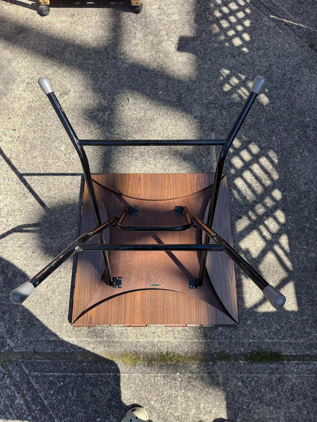 Wood Grain Folding Table + 6 folding chairs - photo 4