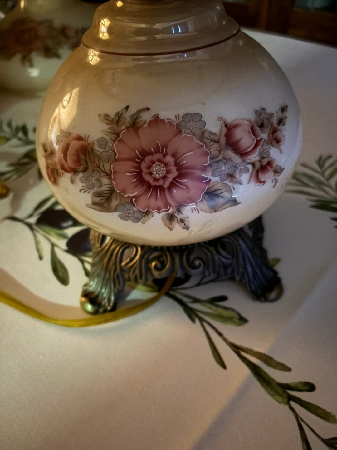 Beautiful pair of Vintage Floral Accent Lamps. - photo 3