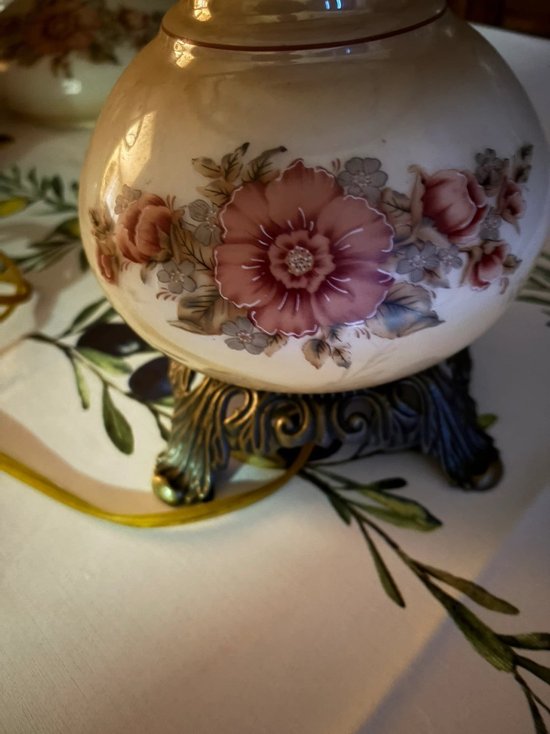 Beautiful pair of Vintage Floral Accent Lamps. - photo 4