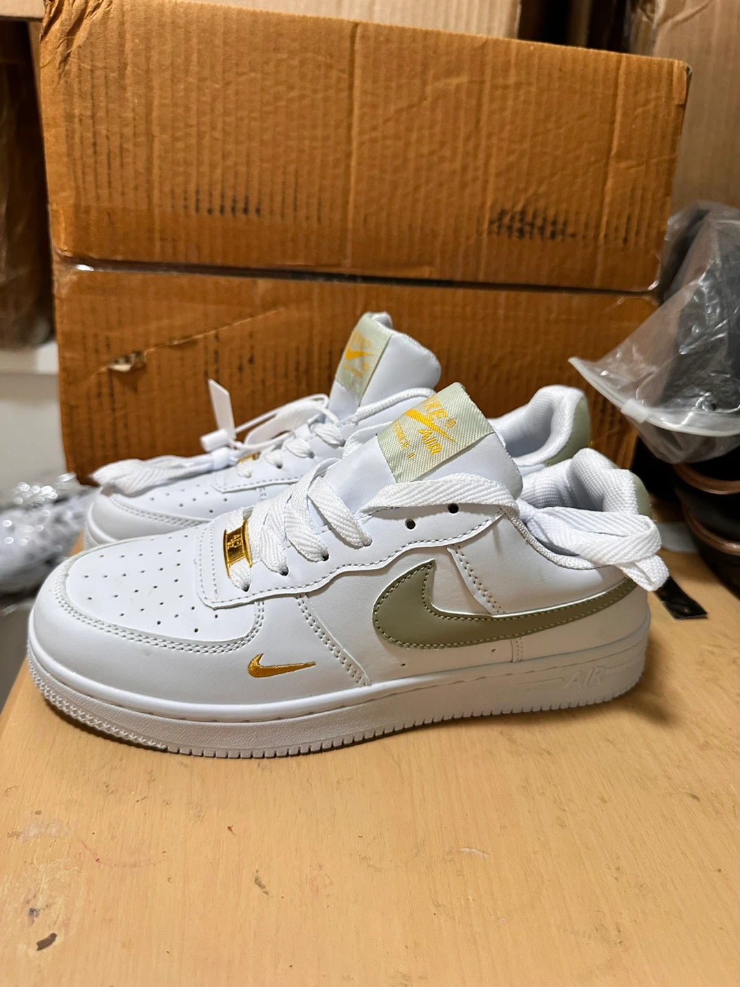 White /Olive men’s Shoes