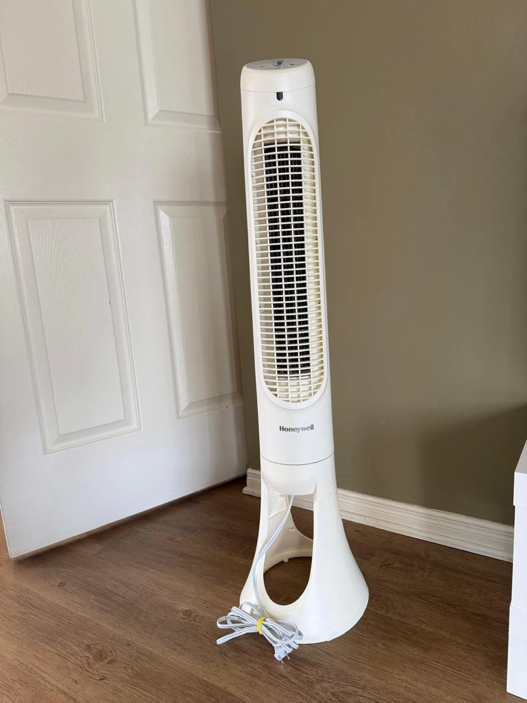 Honeywell QuietSet Tower Fan - photo 2