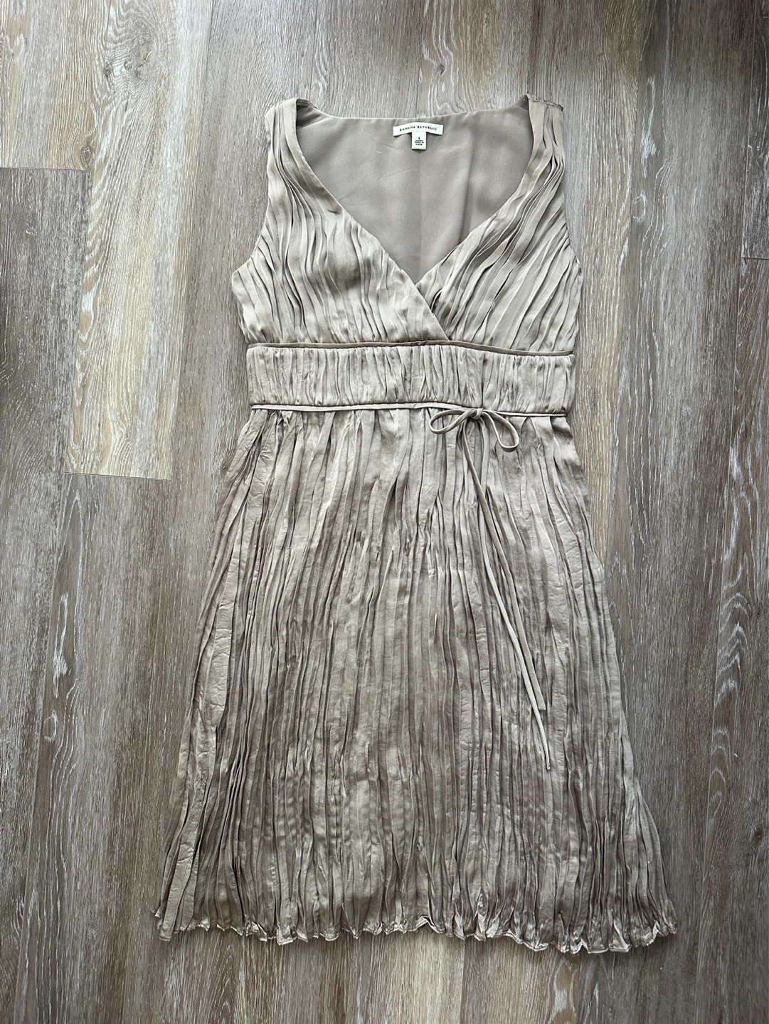 Banana Republic Pleated Dress Size 4