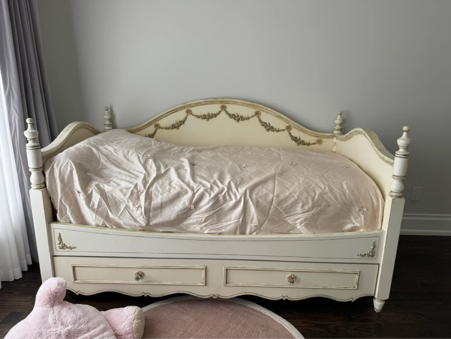 White Daybed with Trundle