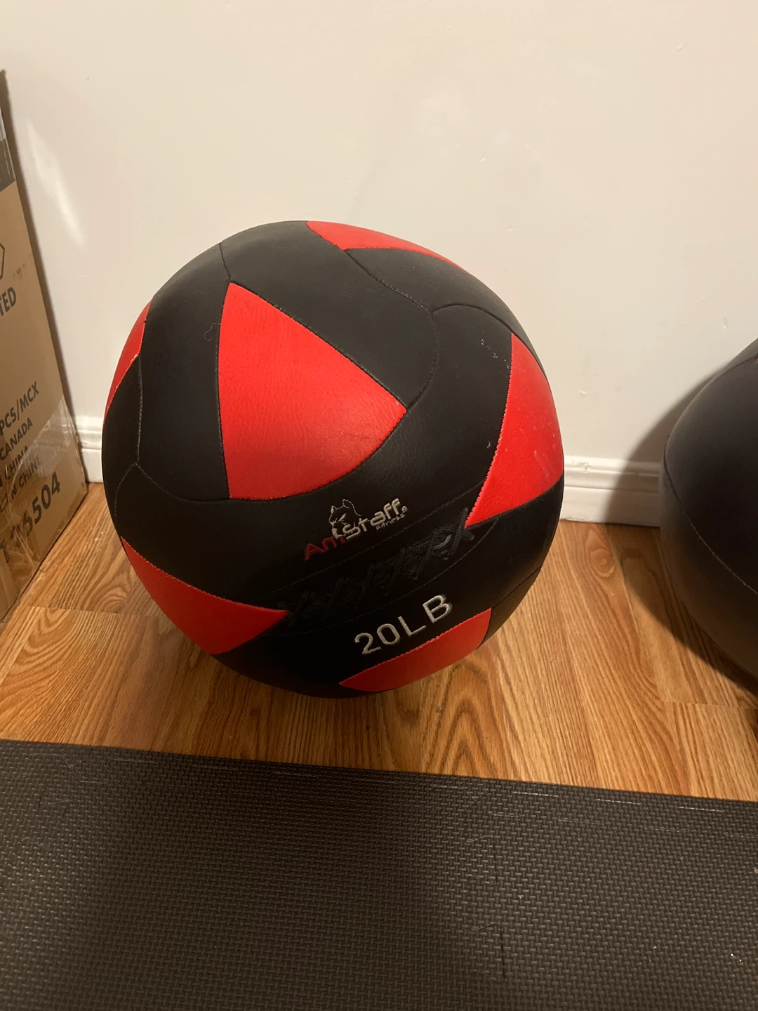Am Staff Fitness 20LB Wall Ball