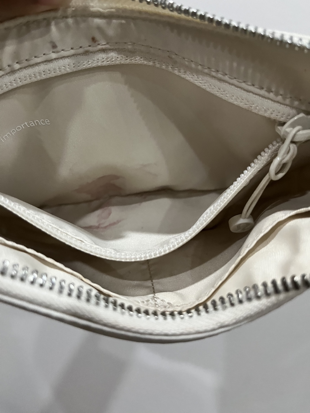 MOVING OUT SALE - Lululemon shoulder bag- Cream - photo 2