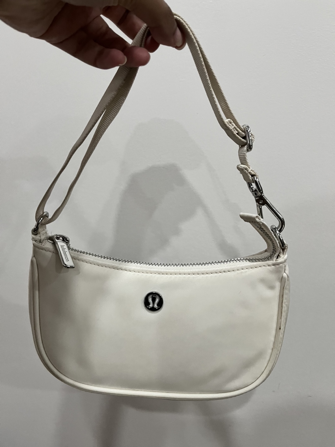 MOVING OUT SALE - Lululemon shoulder bag- Cream