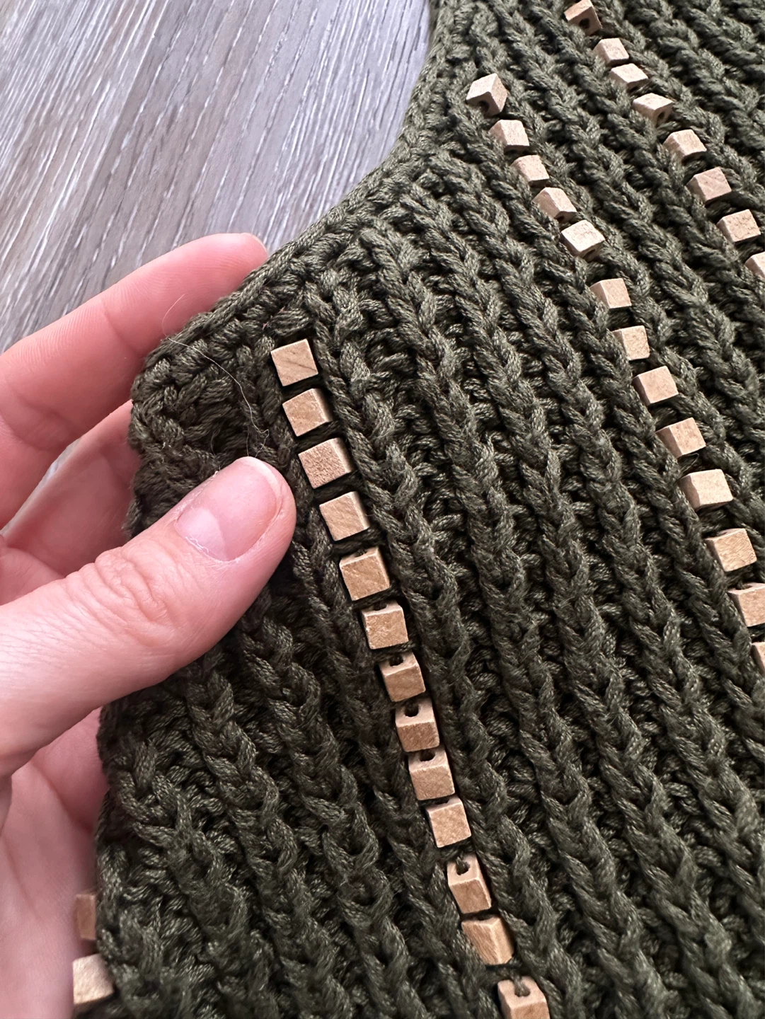 Liz Claiborne Collection Green Knit Vest with Wooden Beads - photo 3