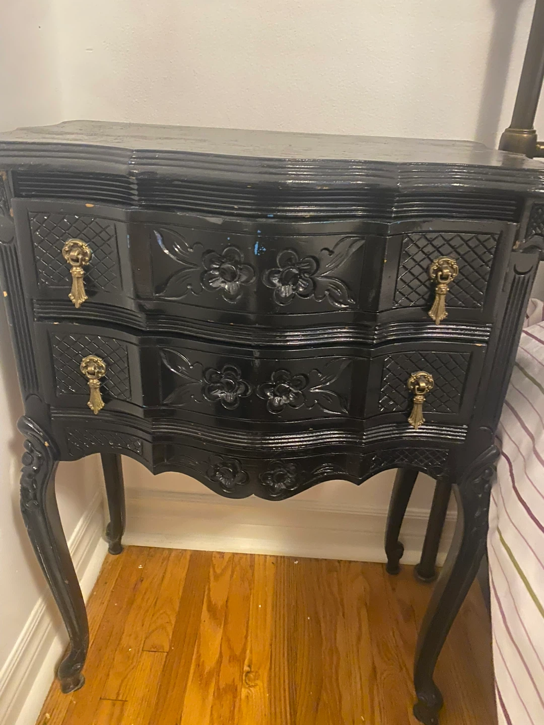 2 bed side vintage tables